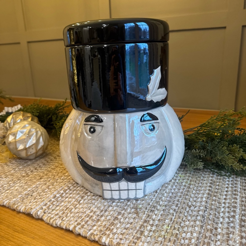 DOL ELEGANT NUTCRACKER COOKIE JAR